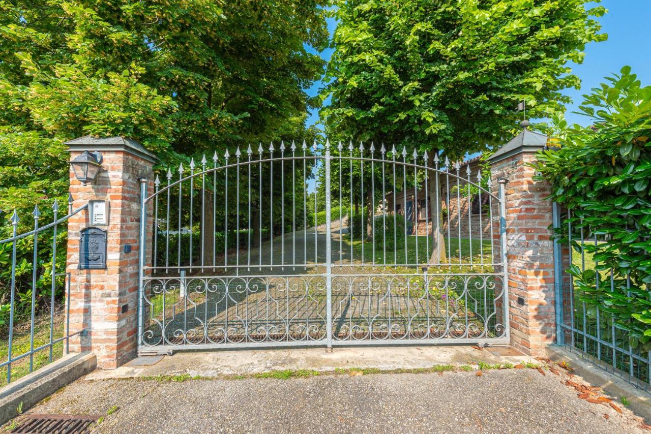 Villa Cornelia , Entire Villa With Private Pool Corneliano d'Alba Luaran gambar
