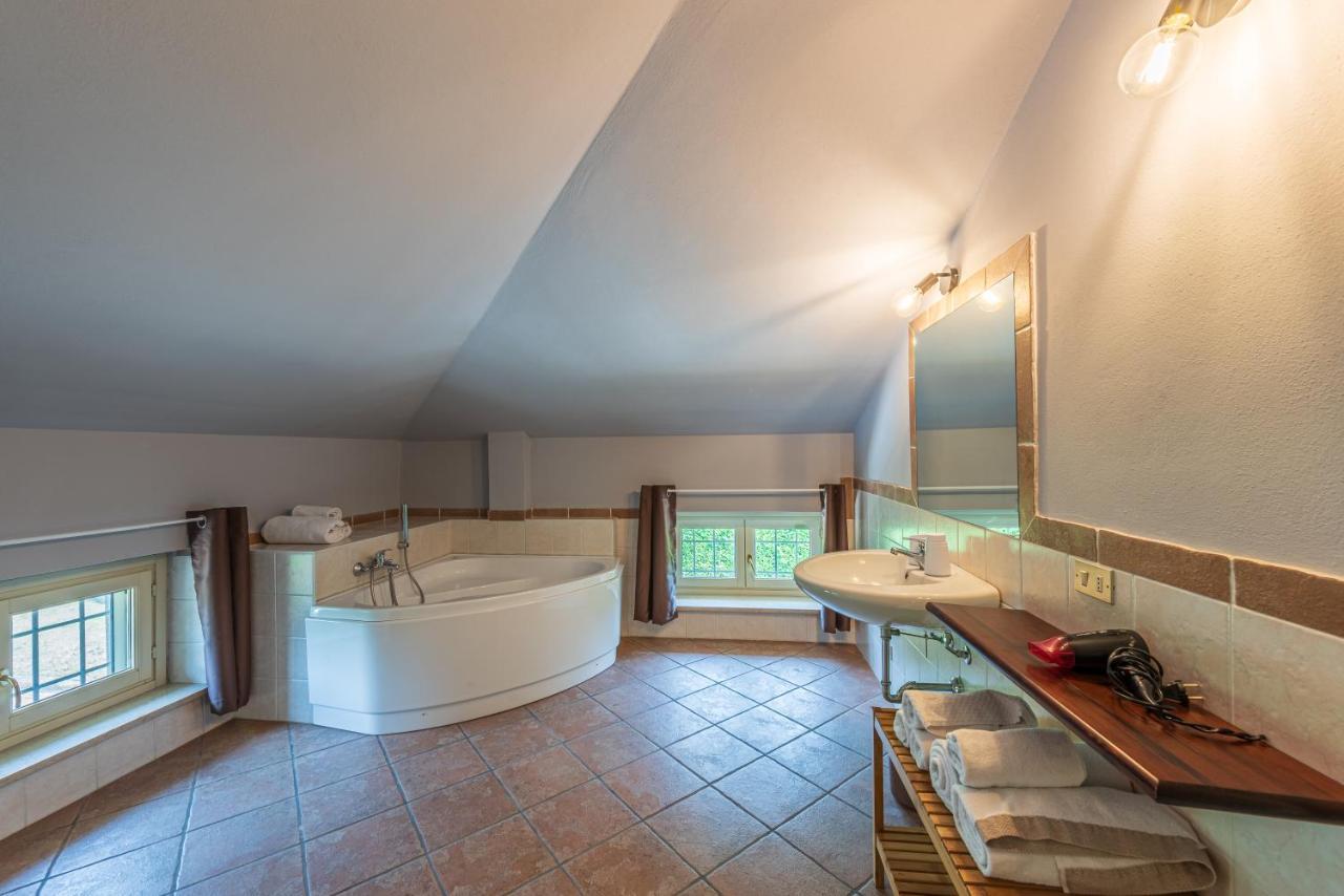 Villa Cornelia , Entire Villa With Private Pool Corneliano d'Alba Luaran gambar